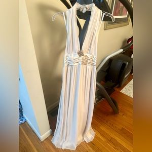 SILK beautiful formal dress. Removable broach.   Excellent condition.  worn once
